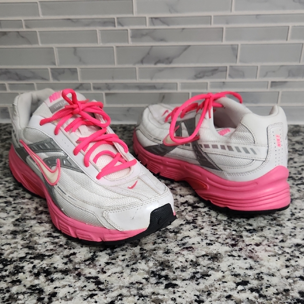 Nike Women's White & Pink Running Sneakers